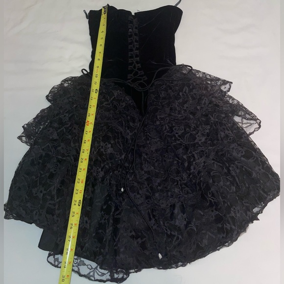 Black lace costume dress - Picture 3 of 3